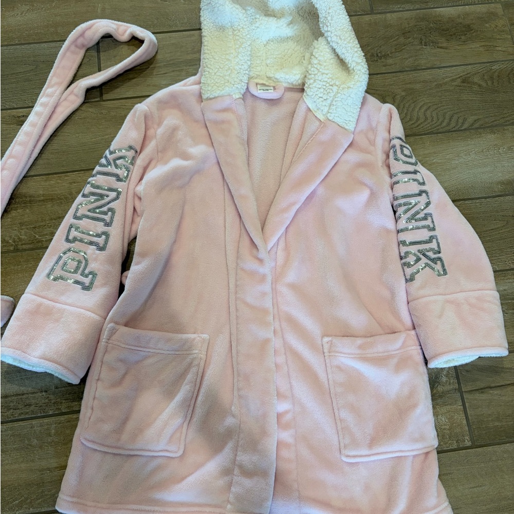 Victoria's Secret PINK hooded robe made of soft fleece with silver sequin medium - Picture 2 of 7